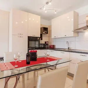 Apartment Dubravka Near The Sandy