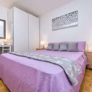 comfortable-apartment-close-to-the-center.splithotels.org/